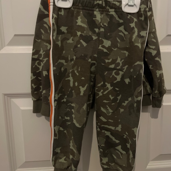 Jogging Suit - Picture 7 of 8